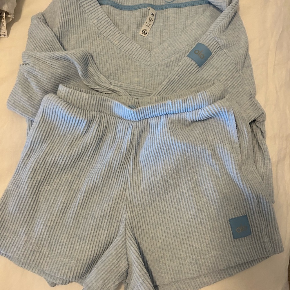 ALO YOGA LIGHT BLUE SET